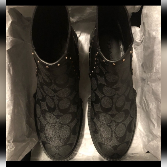 COPY - Coach Lori signature boots. Size 7.5 🖤🩶 - Picture 2 of 8